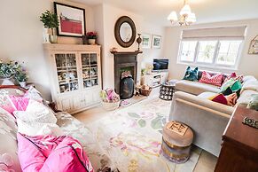 Charming Period Cottage With Free Wifi