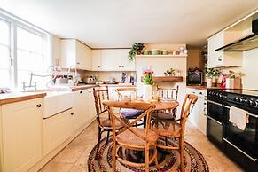 Charming Period Cottage With Free Wifi