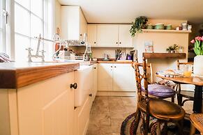 Charming Period Cottage With Free Wifi