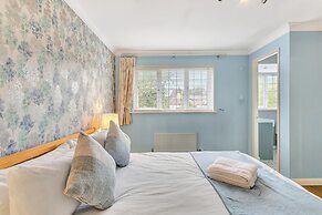 Homely 4 Bedroom House Addlestone