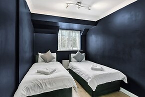 Homely 4 Bedroom House Addlestone