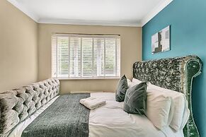 Homely 4 Bedroom House Addlestone