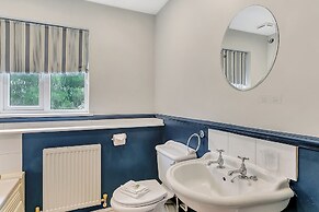 Homely 4 Bedroom House Addlestone