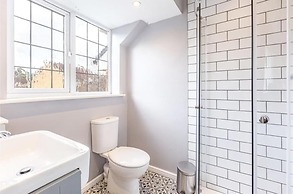 Homely 4 Bedroom House Addlestone