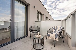 Electra Apartments by StayLab