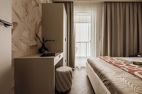 Electra Apartments by StayLab