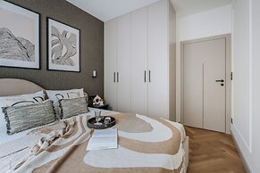 Electra Apartments by StayLab
