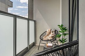 Electra Apartments by StayLab
