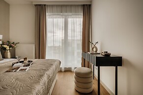 Electra Apartments by StayLab