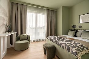 Electra Apartments by StayLab