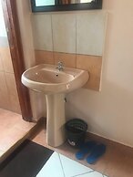 Reyna Hotel Machakos