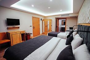 YAMANS PARK HOTEL
