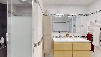 Kimia Suite Room