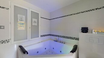 Kimia Suite Room