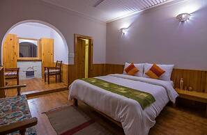Kasar Rainbow Yoga Retreat