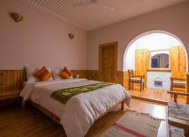 Kasar Rainbow Yoga Retreat