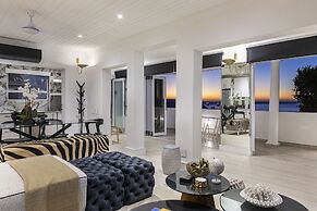 YOLO Spaces - Clifton Petite Villa