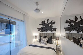 YOLO Spaces - Clifton Petite Villa