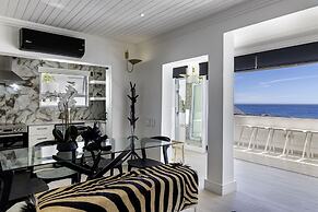 YOLO Spaces - Clifton Petite Villa