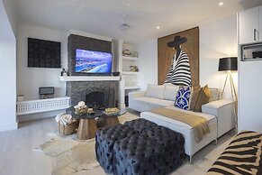 YOLO Spaces - Clifton Petite Villa