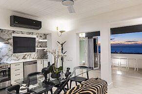 YOLO Spaces - Clifton Petite Villa