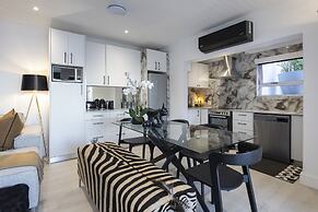 YOLO Spaces - Clifton Petite Villa