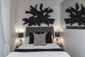 YOLO Spaces - Clifton Petite Villa