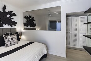 YOLO Spaces - Clifton Petite Villa