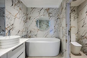 YOLO Spaces - Clifton Petite Villa