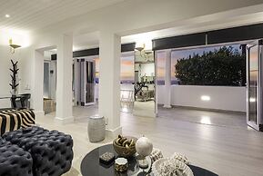 YOLO Spaces - Clifton Petite Villa