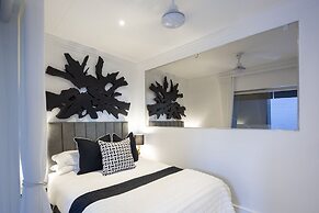 YOLO Spaces - Clifton Petite Villa