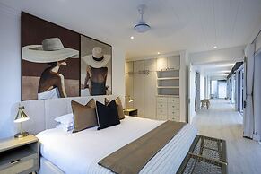 YOLO Spaces - Clifton Petite Villa