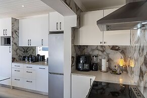 YOLO Spaces - Clifton Petite Villa