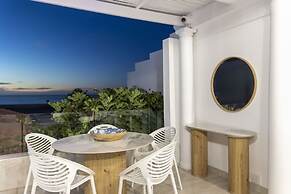 YOLO Spaces - Clifton Petite Villa