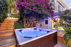 YOLO Spaces - Clifton Petite Villa