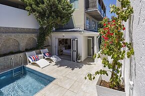 YOLO Spaces - Clifton Petite Villa