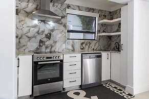 YOLO Spaces - Clifton Petite Villa