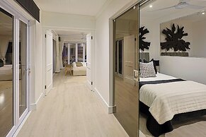 YOLO Spaces - Clifton Petite Villa