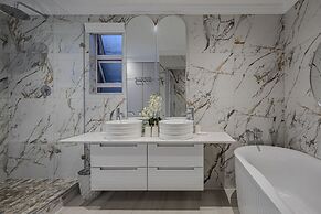 YOLO Spaces - Clifton Petite Villa