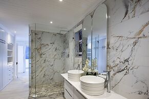 YOLO Spaces - Clifton Petite Villa