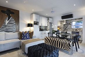 YOLO Spaces - Clifton Petite Villa