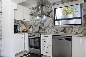 YOLO Spaces - Clifton Petite Villa