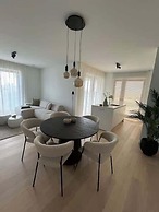 Modern Beach Apartment With Balcony Parking