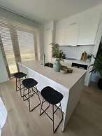 Modern Beach Apartment With Balcony Parking