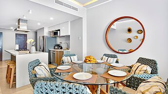 Beachfront 2BR - Pools & Balcony Views