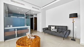 Beachfront 2BR - Pools & Balcony Views