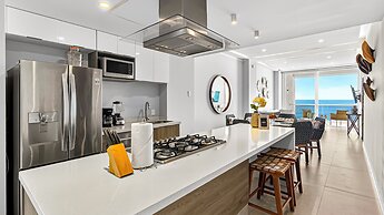 Beachfront 2BR - Pools & Balcony Views