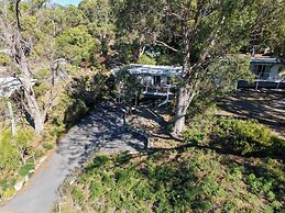 Coningham Beach House - 3 Bedrooms