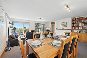 Coningham Beach House - 3 Bedrooms