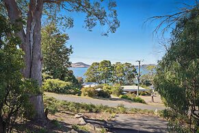 Coningham Beach House - 3 Bedrooms